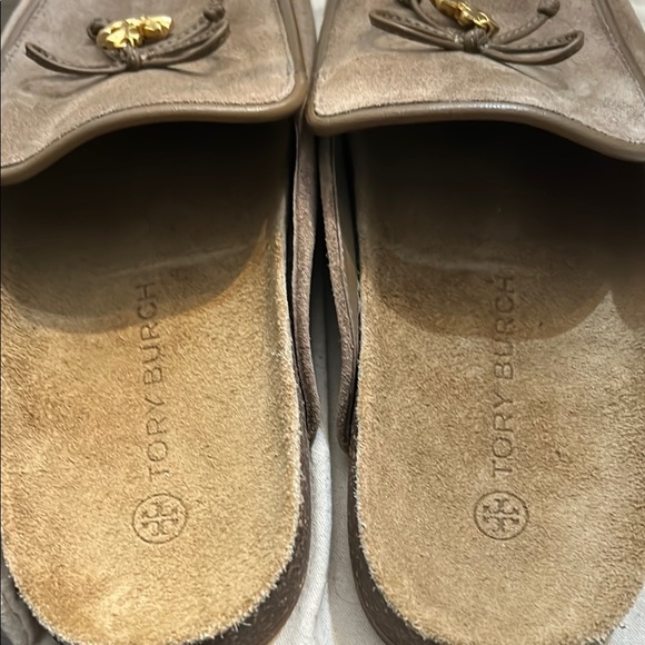 Tory Burch Tan Loafers / mules with Gold Accent - Picture 3 of 4
